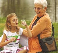 COPD-Patienten neuer Partner für Herbstwanderung: Tragbarer Sauerstoffkonzentrator begleitet Fallen Leaf Street